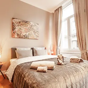 Luxury Palace By Rikas Appartement